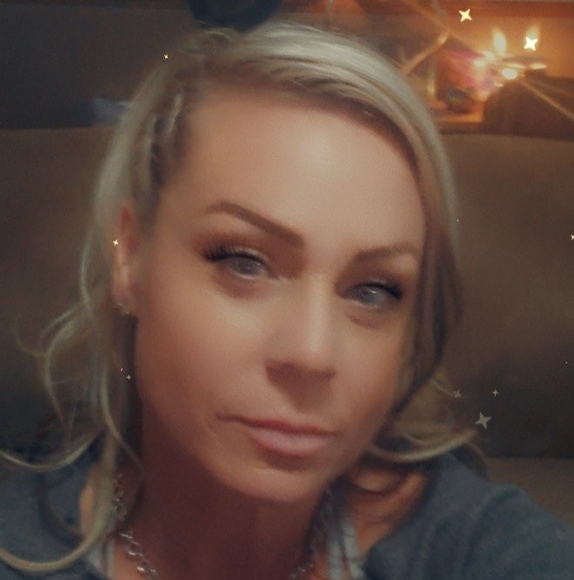 Poshmark profile picture for @blowout